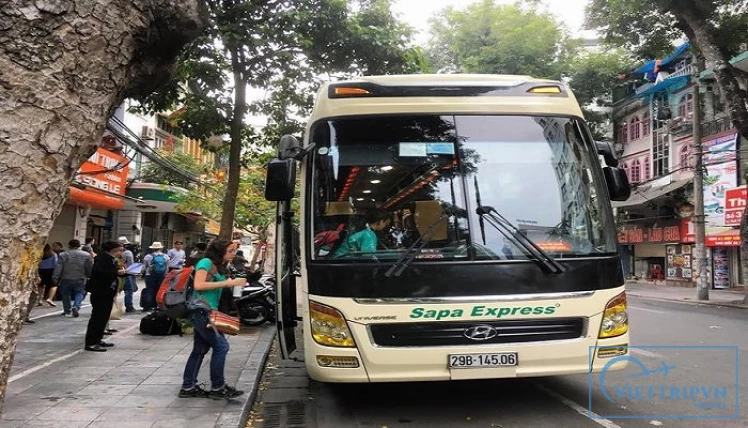 Hanoi Sapa Express sleeping bus image 1